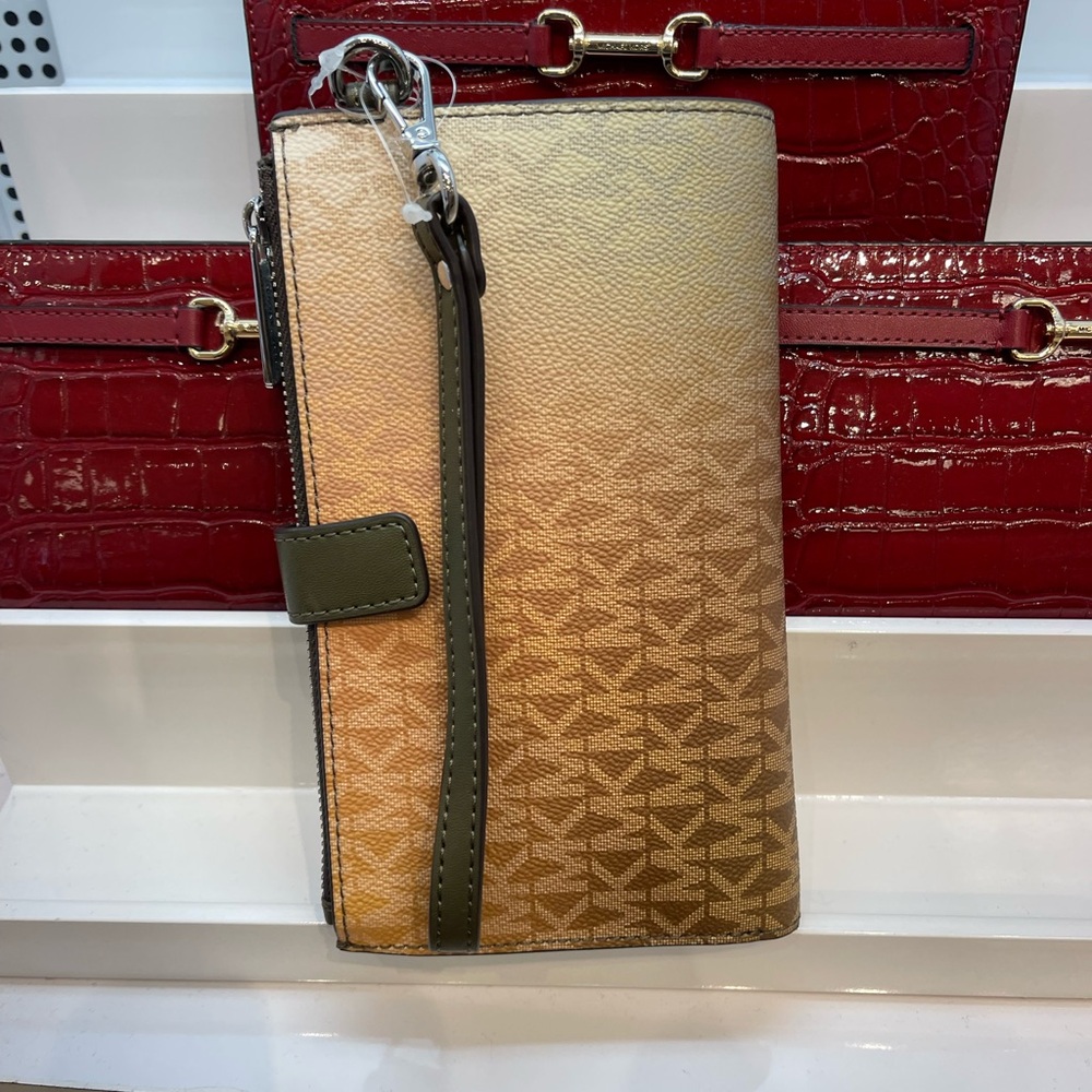 MICHAEL KORS Jet Set Lg Ombré Signature Logo Wristlet Phone Holder Wallet 
Olive - Picture 16 of 16
